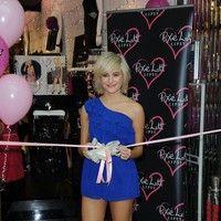 Pixie Lott cuts the ribbon and unveils her Autumn Winter range | Picture 87544